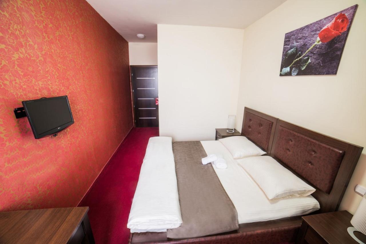 Hotel Atlas Ugljevik Ngoại thất bức ảnh
